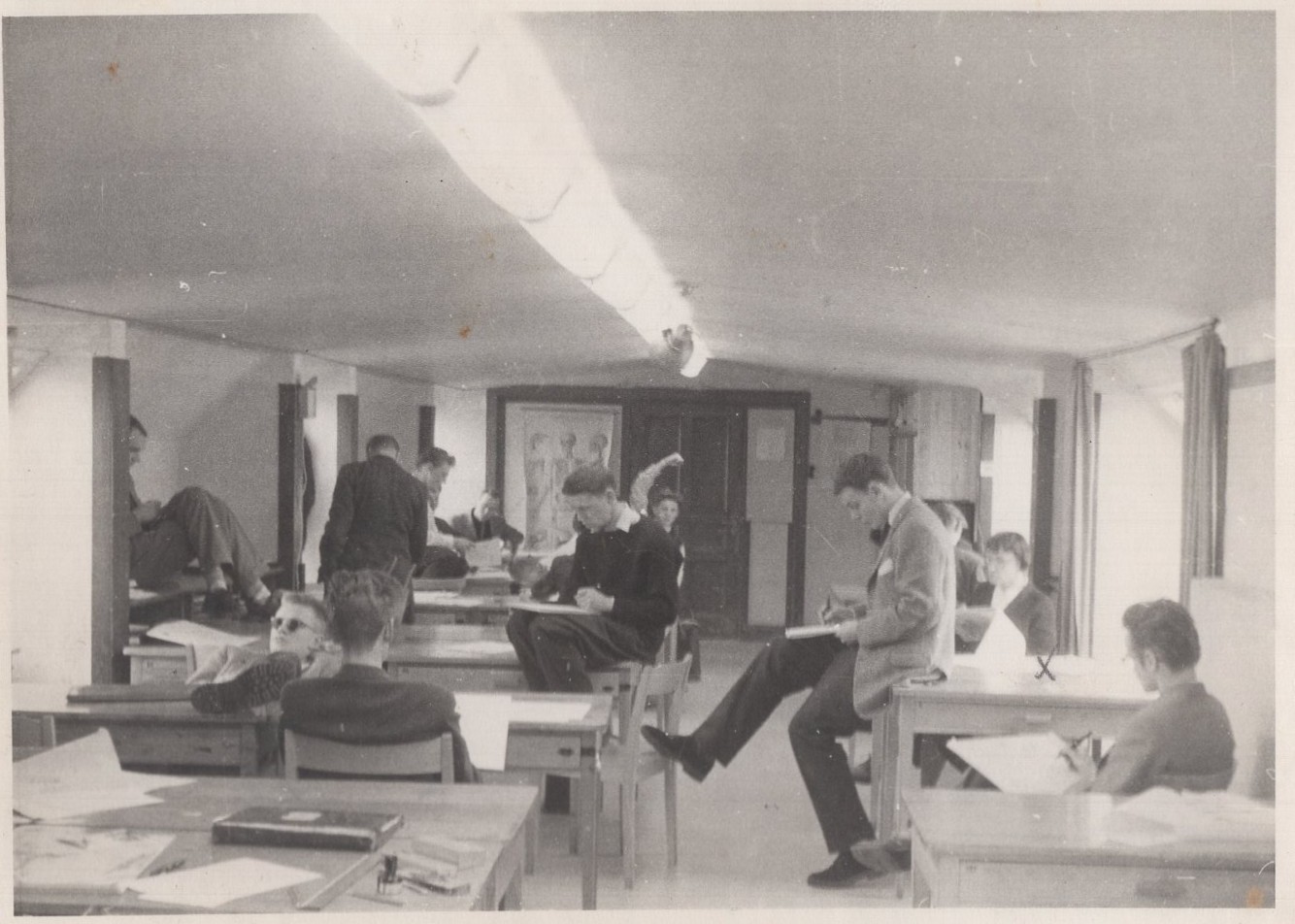 Skaidrīte Soduma Berga industrijas mākslas skolā Zviedrijā. Ap 1958. gadu. LNA_LVA, F2273_1v_51_2. lp.