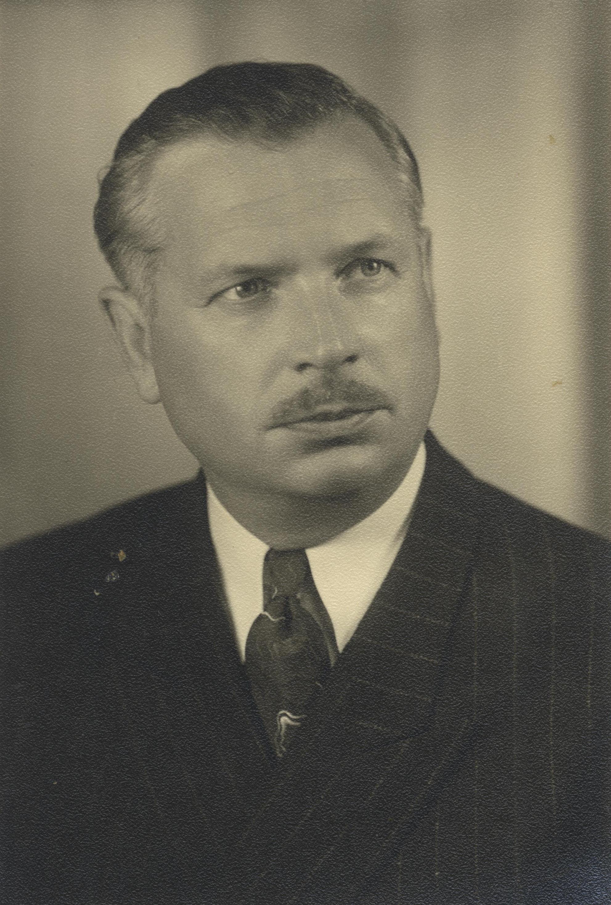 Jāņa Vernera Vītiņa fotoportrets, 20. gs. 40. gadi, autors nav zināms. LNA_LVA, F1883_1-v_1, 2. lp. op.