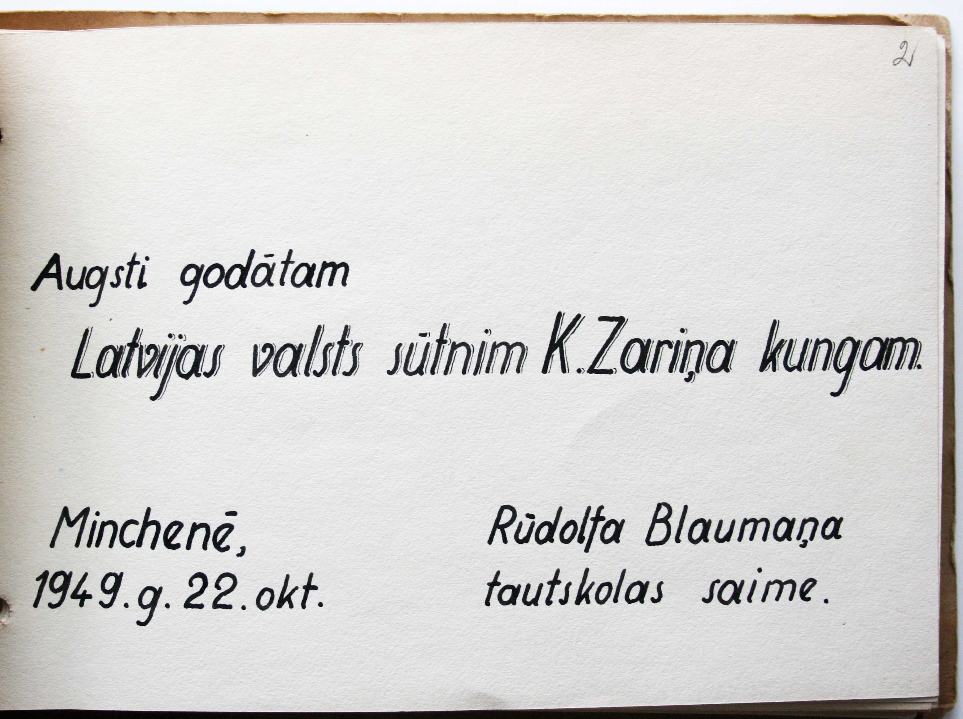 Albuma lapa no K.Zariņam dāvinātā albuma, apmeklējot latviešu bēgļu nometnes 1949.gadā.