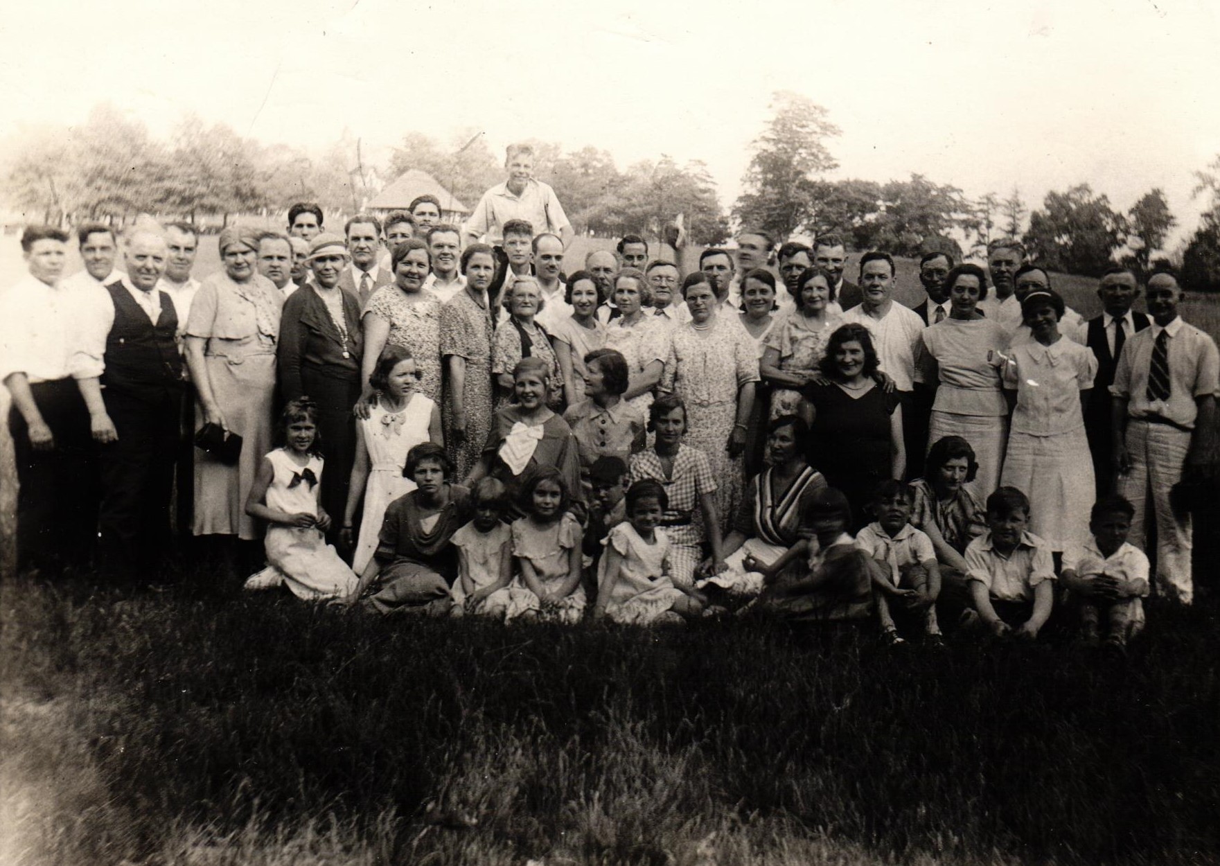 Filadelfijas latviešu izglītības biedrības "Prometejs" biedri izbraukumā 1937. gadā.