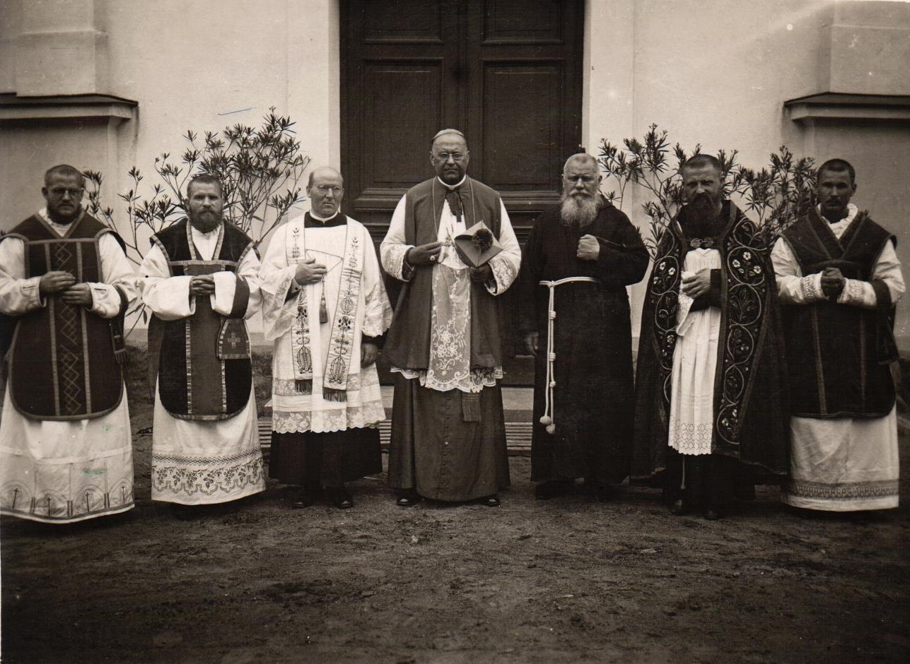 Priesteris Jāzeps Rancāns kādā no reliģiskām ceremonijām. 1937. gads.