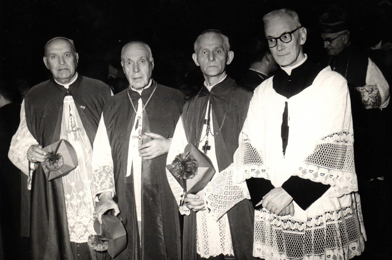 Bīskaps Jāzeps Rancāns 1. no kreisās, ar amata brāļiem. 20. gadsimta 50. – 60. gadi.