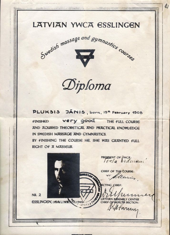 Jāņa Plukša saņemtā diploma par 1947. gadā pabeigtajiem zviedru masāžas un vingrošanas kursiem, iegūstot masiera kvalifikāciju, kopija.