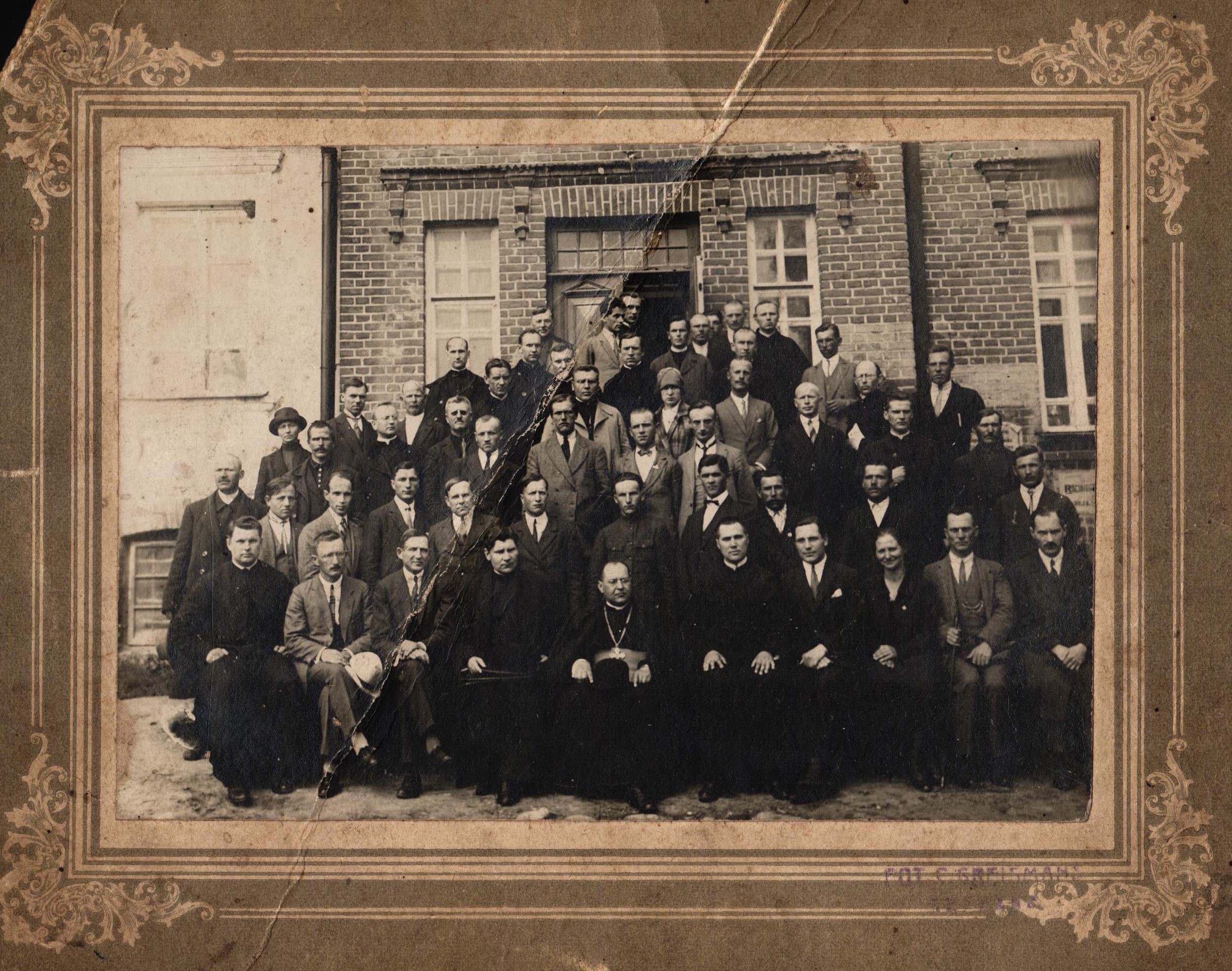 Latgales Kristīgo Zemnieku partijas kongresa dalībnieki Rēzeknē, 1926. gada 5. jūlijā. 1. rindā vidū partijas vadītājs Jāzeps Rancāns.