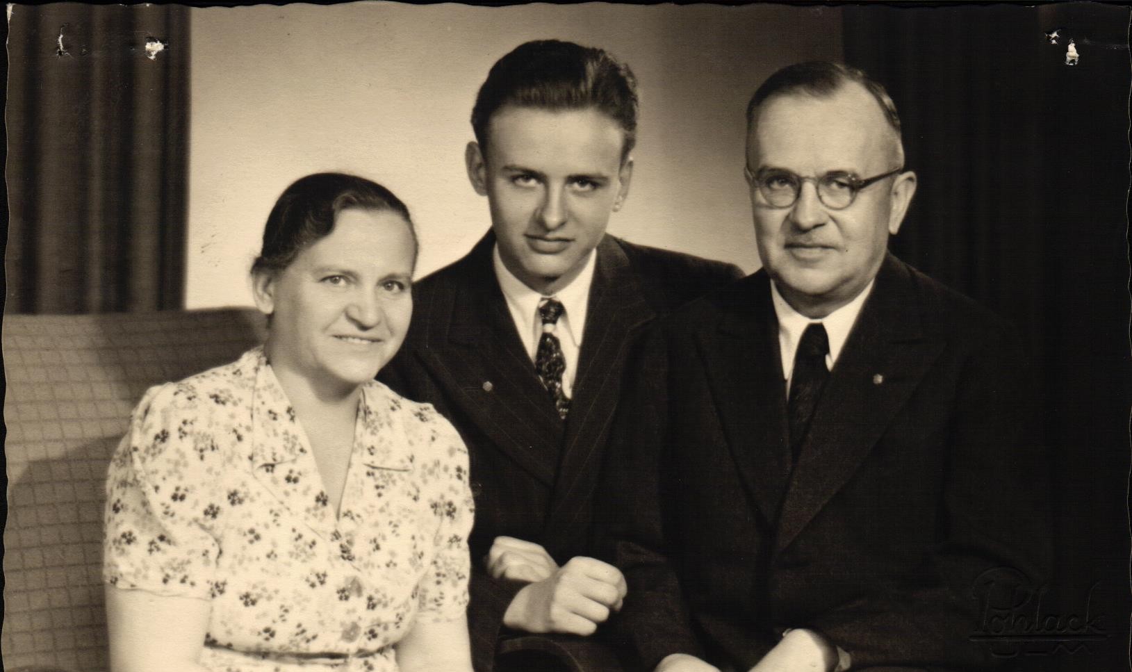 Erna, Imants un Leopolds Berkoldi. 1949. gads.